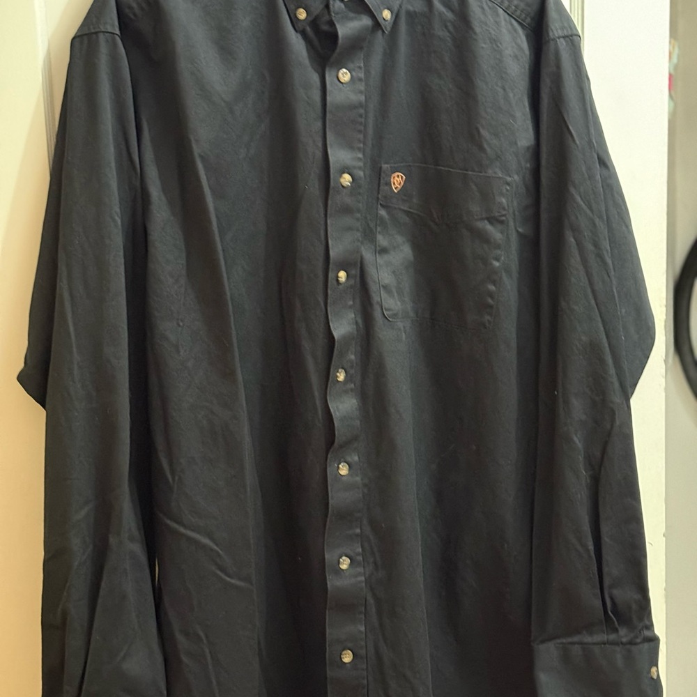 Ariat Men's Solid Twill Classic Fit Long Sleeve Button Down Western Shirt
